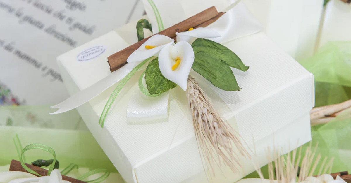 How to Choose the Best Souvenir Gifts with Heartfelt Meaning 8 Personalize the souvenir gifts